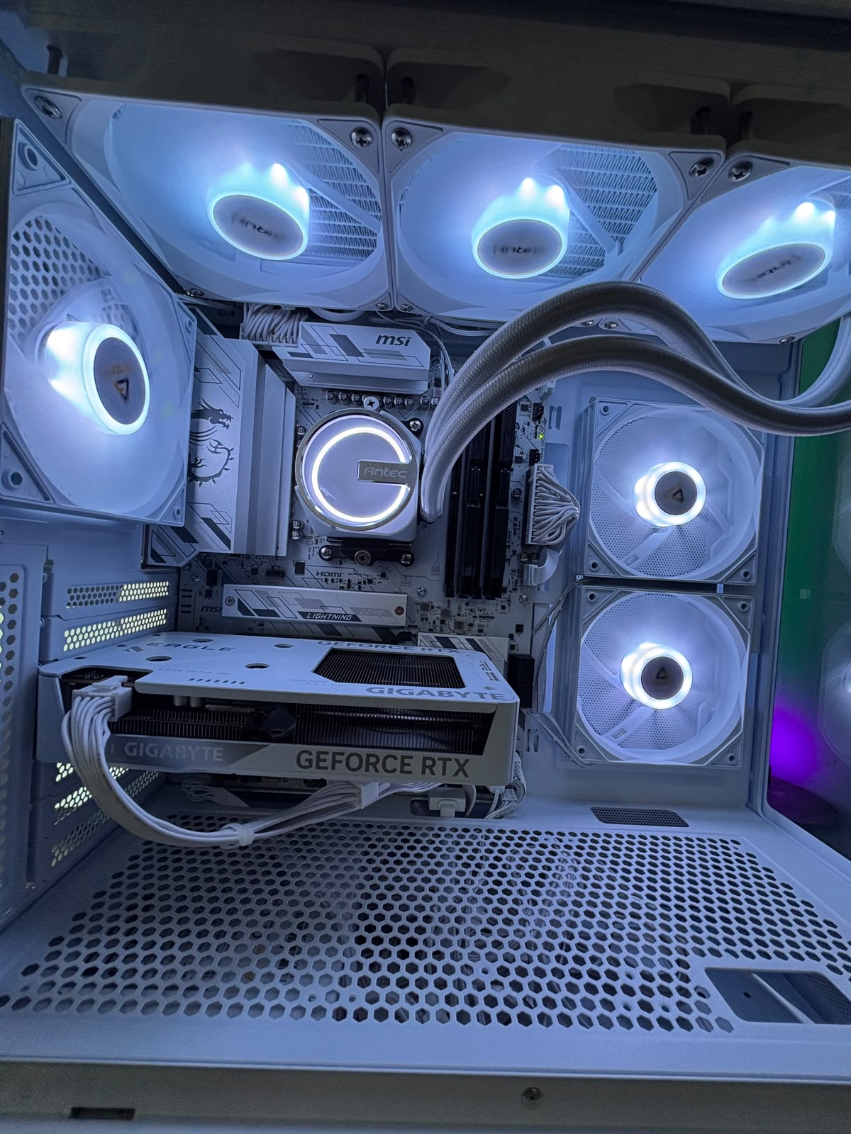 GeB GAMING RUMI WHITE - RTX 5060 - immagine 4