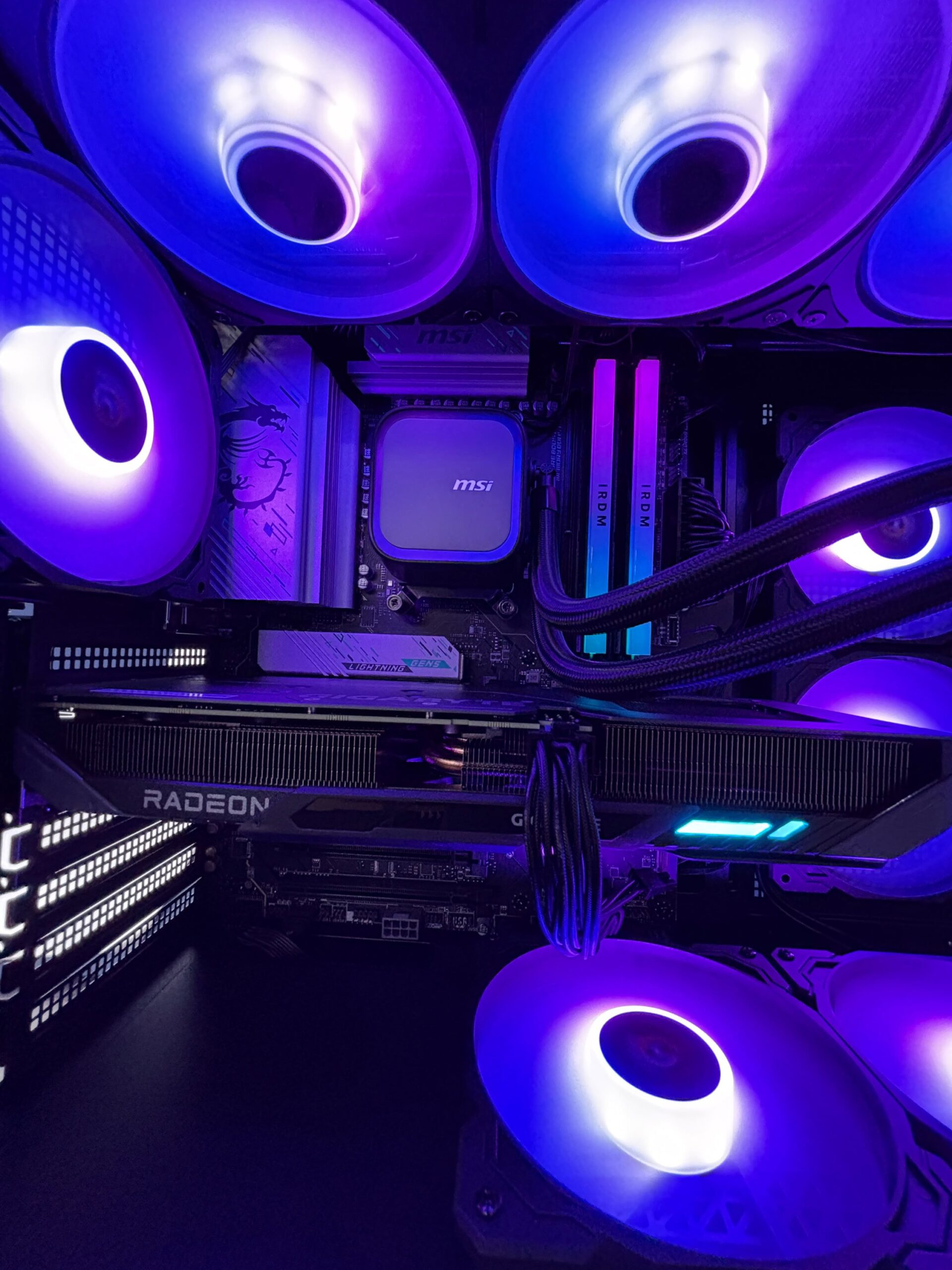 GeB GAMING COMPETITIVE AMD - RX 9060 XT 16GB - immagine 2