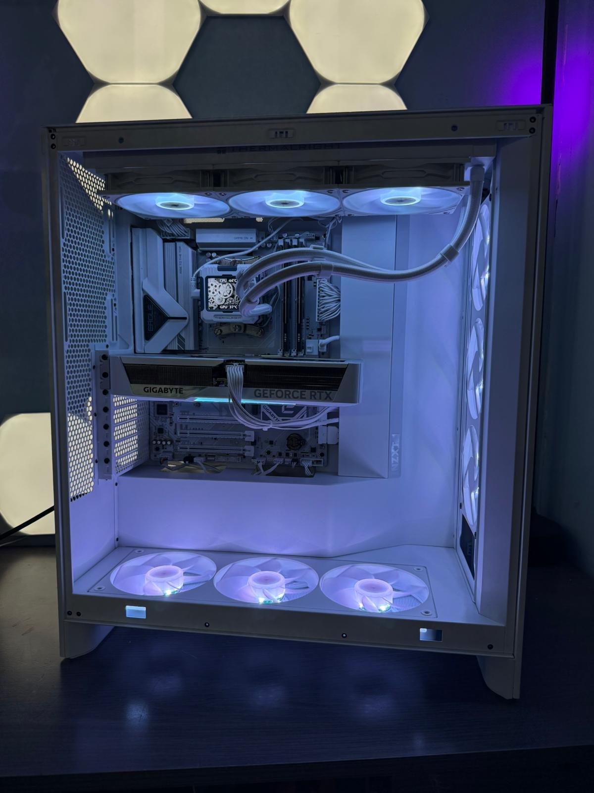 GeB GAMING CRYSTAL - RTX 5070 - immagine 2