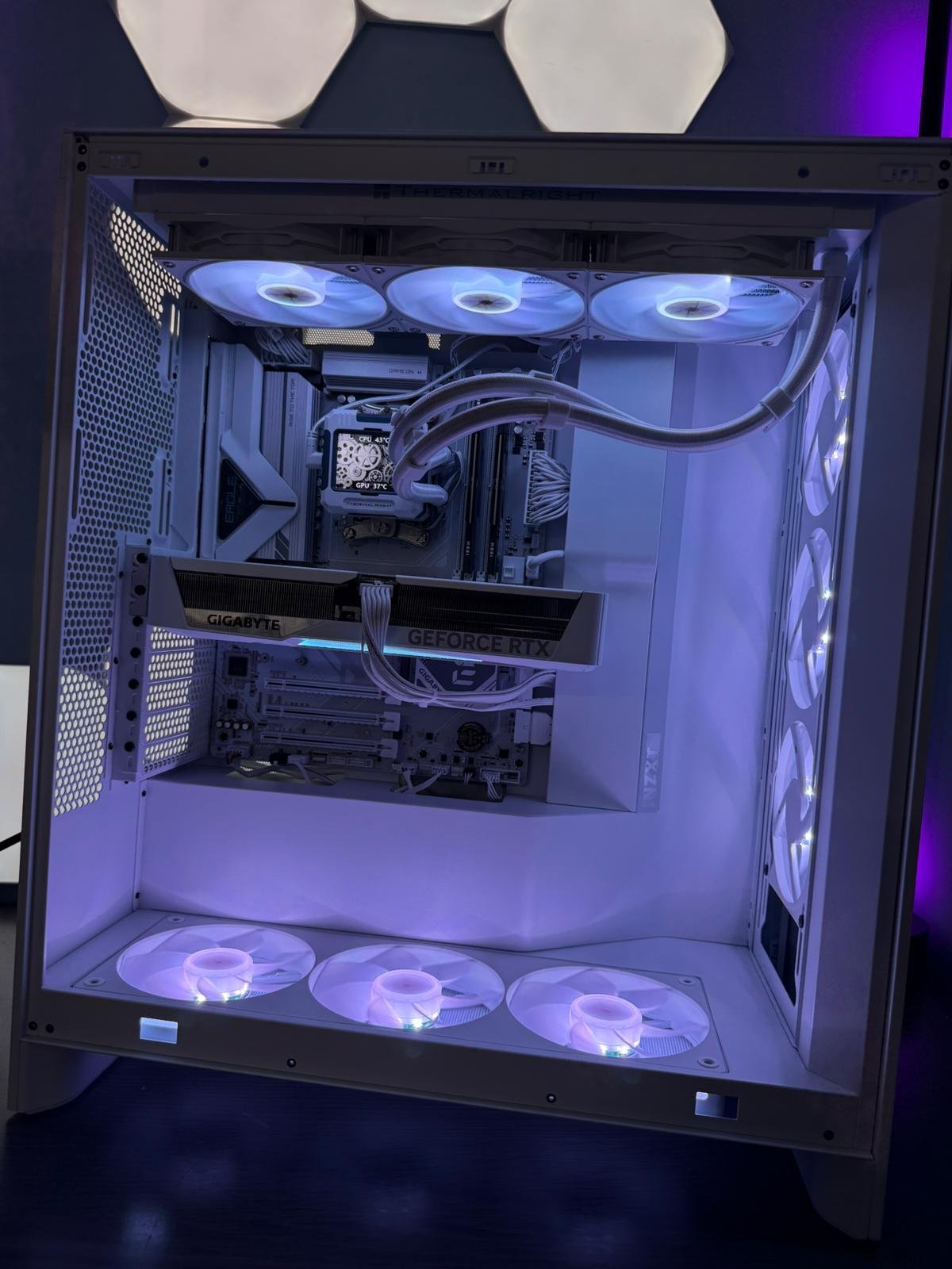 GeB GAMING CRYSTAL - RTX 5070 - immagine 3