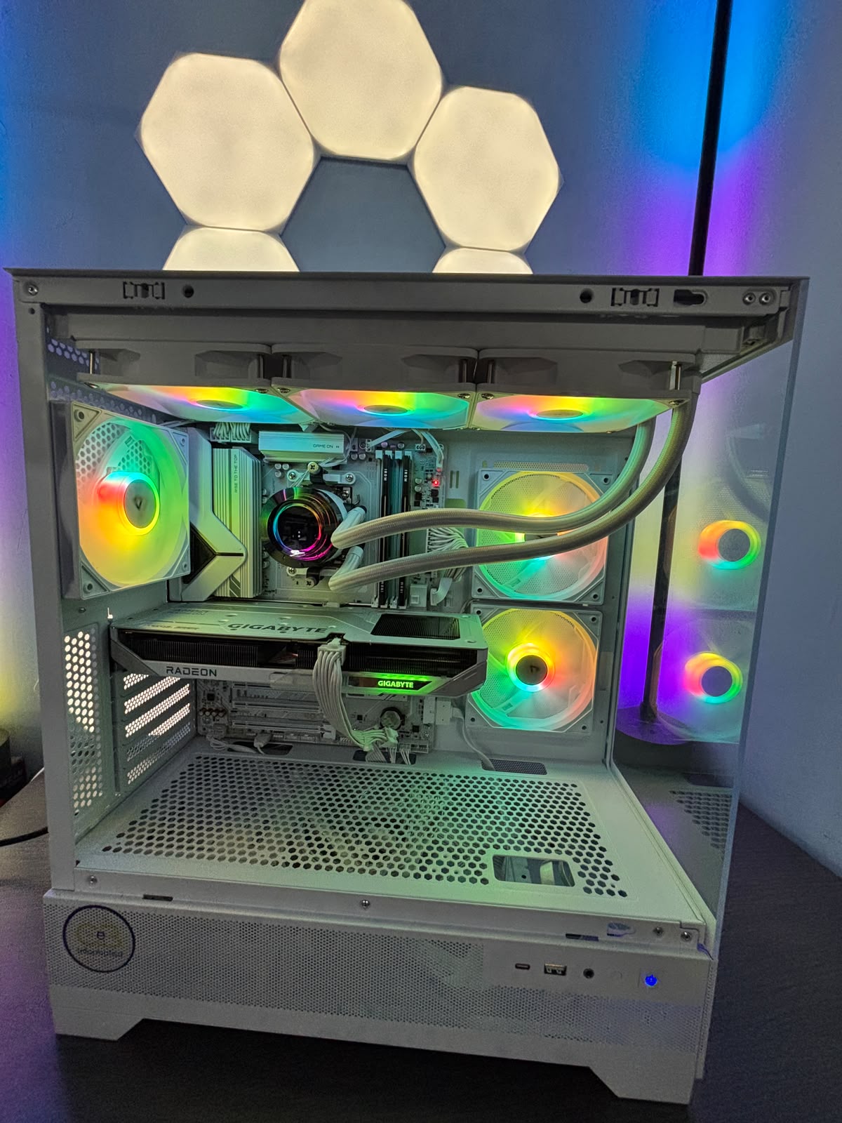 GeB GAMING COMPETITIVE AMD WHITE - RX 9060 XT 16GB - immagine 3