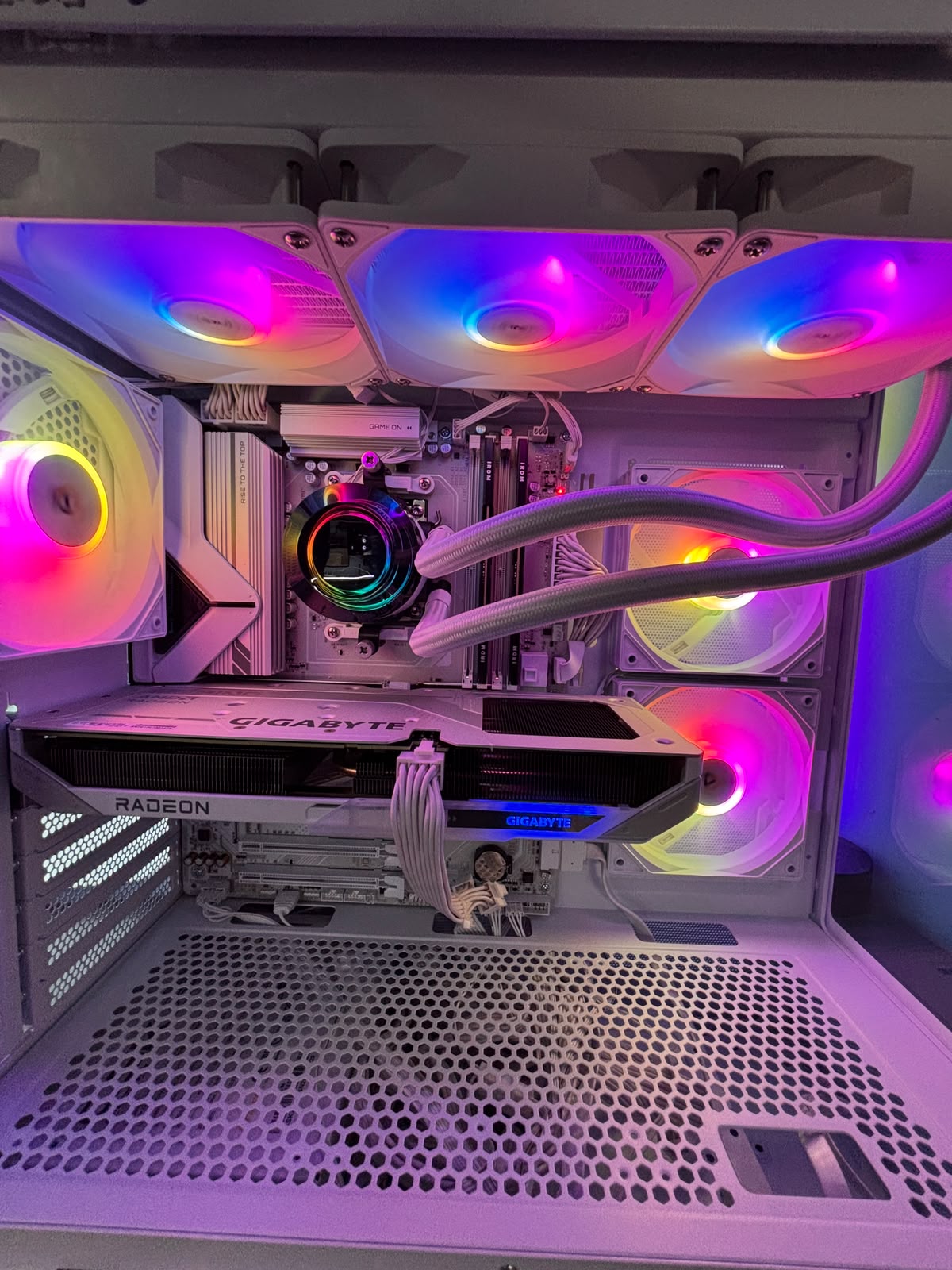 GeB GAMING COMPETITIVE AMD WHITE - RX 9060 XT 16GB - immagine 4