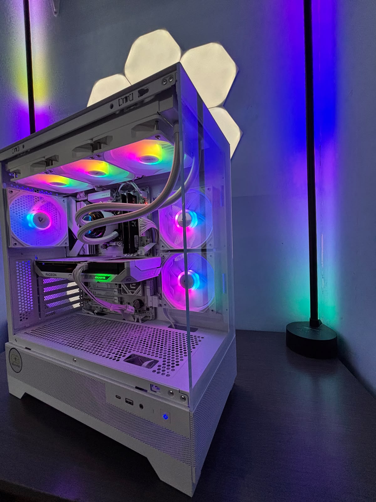 GeB GAMING COMPETITIVE AMD WHITE - RX 9060 XT 16GB - immagine 5